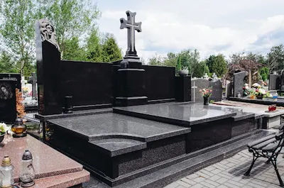 Tomasz Sumiński Artpetra - kamieniarstwo, liternictwo, renowacja, nagrobki